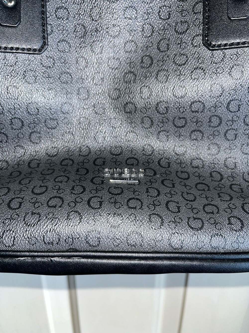 Guess - Picture 2 of 5